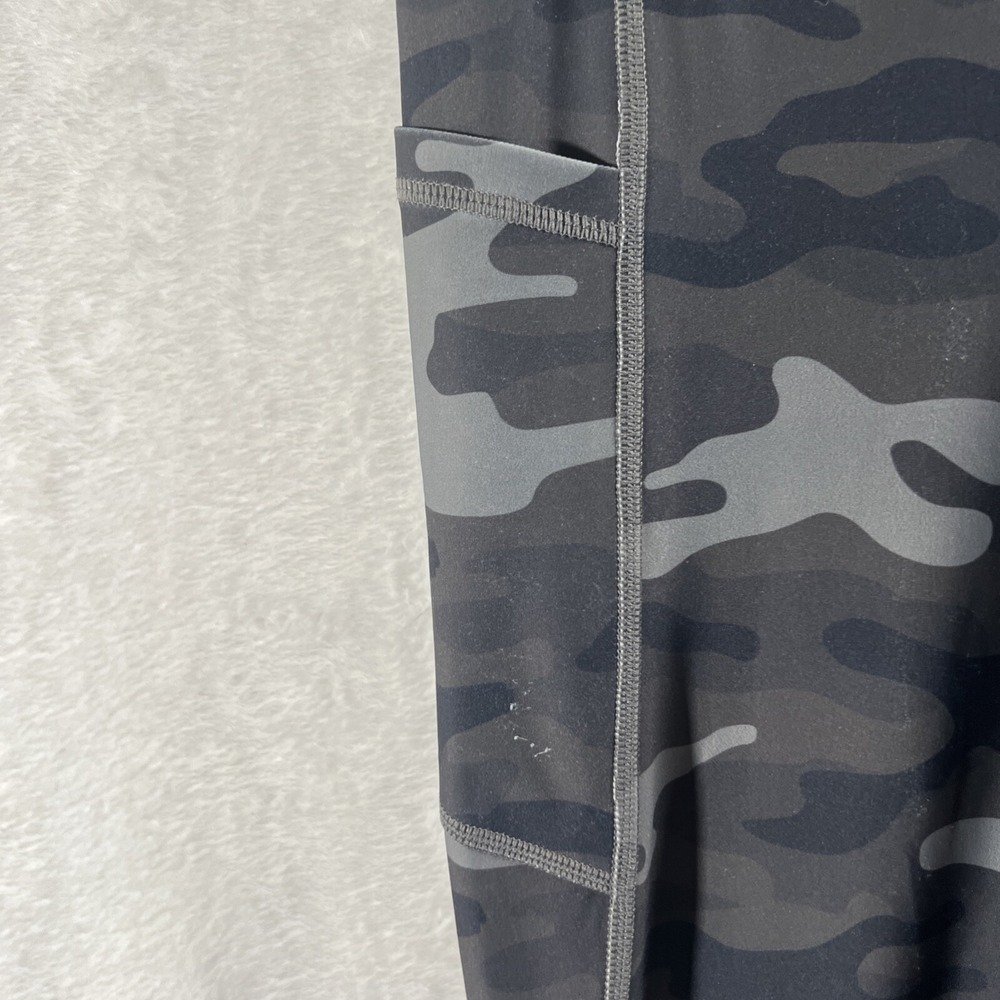 Vakandi Apparel Womens Camouflage Leggings- Small - Picture 6 of 16